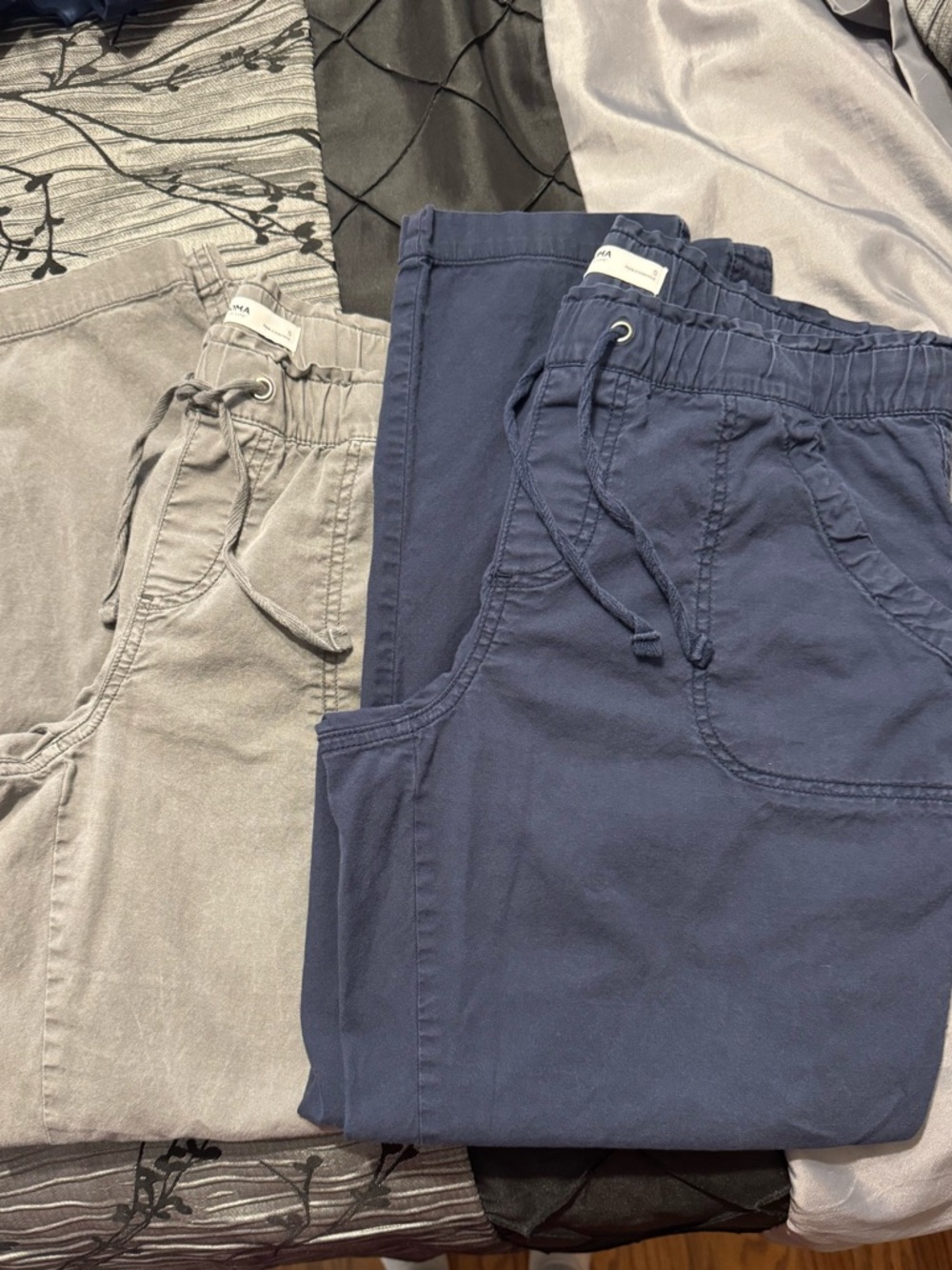 2 Women’s Sonoma Midrise Capri Pants small